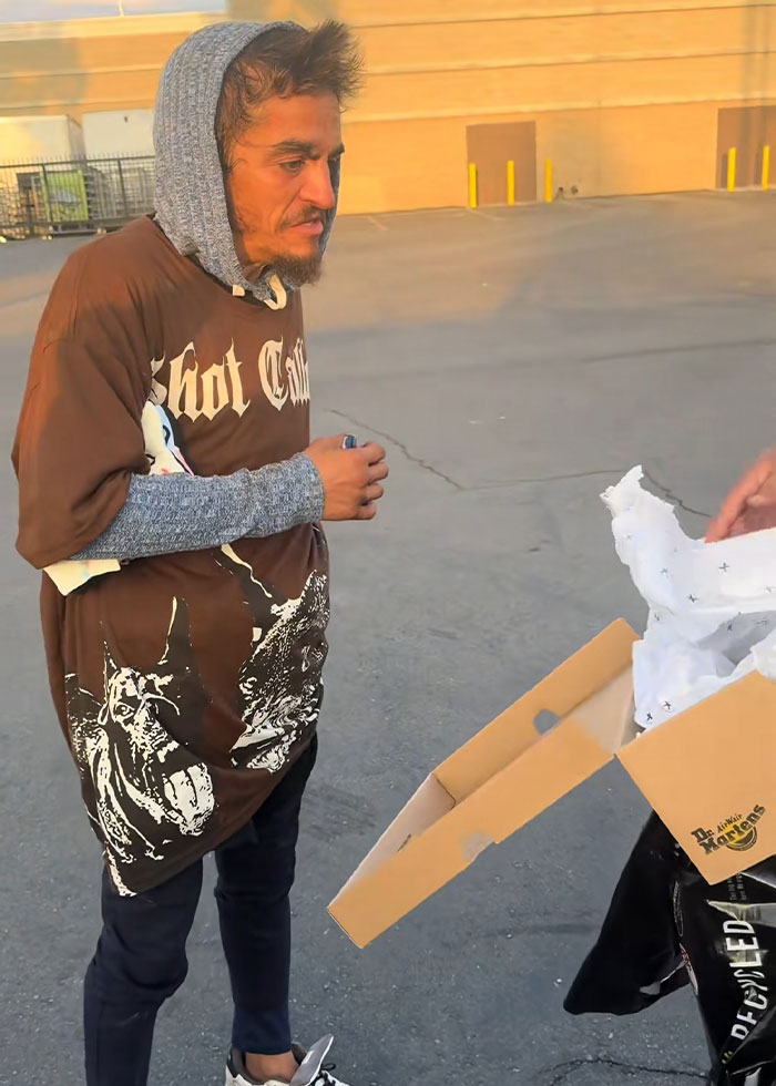 Homeless Nickelodeon actor receiving a street-side makeover with new shoes from a $1,207 fundraiser.