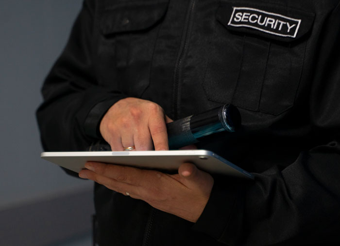 42 Chilling Stories From Security Guards Who Experienced The Scariest Moments On Duty