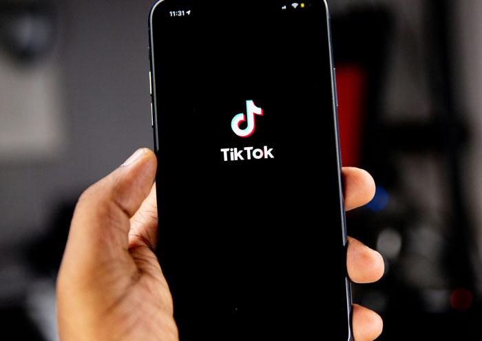 38 Unbelievable Cases Of People Being Stupid Together