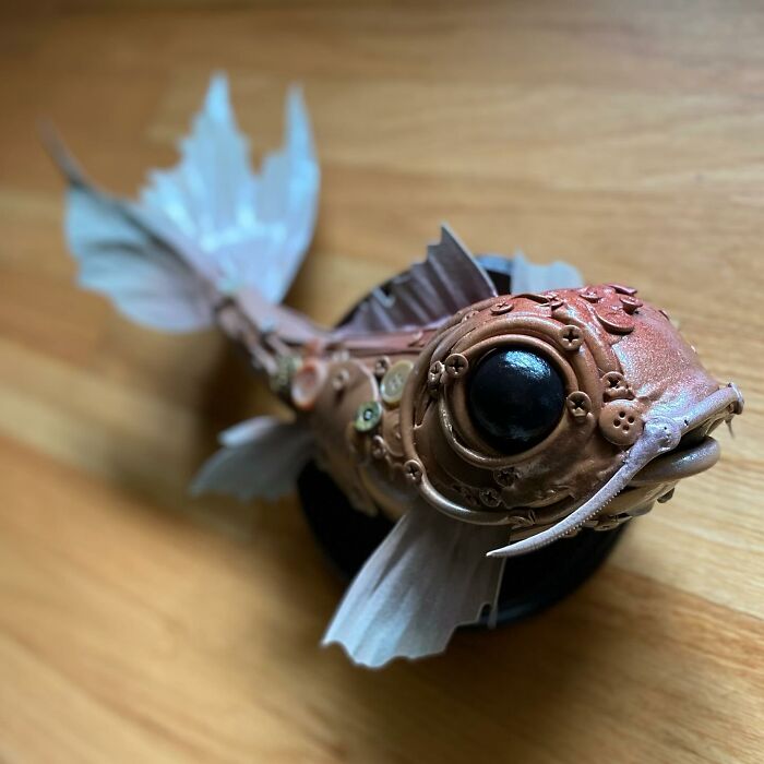 Steampunk-style fish sculpture made from recycled trash materials showcasing creative animal sculptures by an innovative artist.