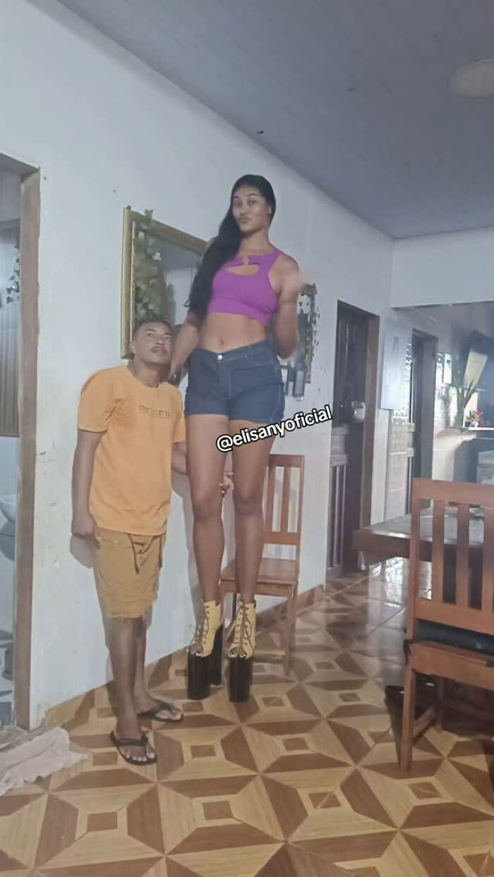 World&rsquo;s Tallest Bride? 6&rsquo;9&rdquo; Brazilian Model Marries 5&rsquo;4&rdquo; Husband And Gives Birth Despite Doctors&rsquo; Warnings