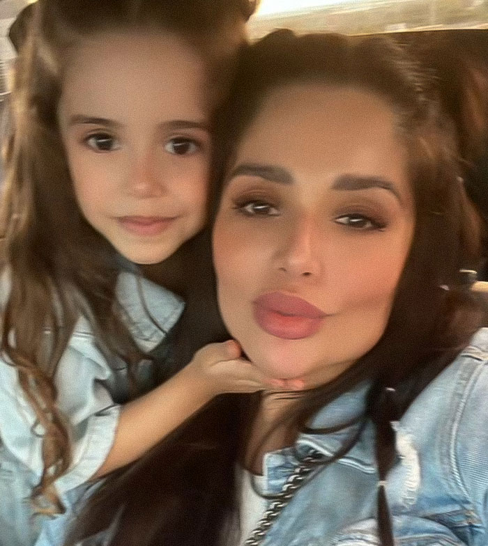 Influencer Esmeralda Ferrer Garibay with her child, close-up selfie inside a car showing affectionate family moment. Influencer Esmeralda Ferrer Garibay with her child, close-up selfie inside a car showing affectionate family moment.