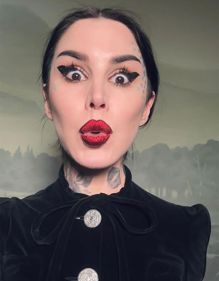 Kat Von D Reveals Dramatic Transformation After Tattooing 80% Of Her Body Black Kat Von D Reveals Dramatic Transformation After Tattooing 80% Of Her Body Black