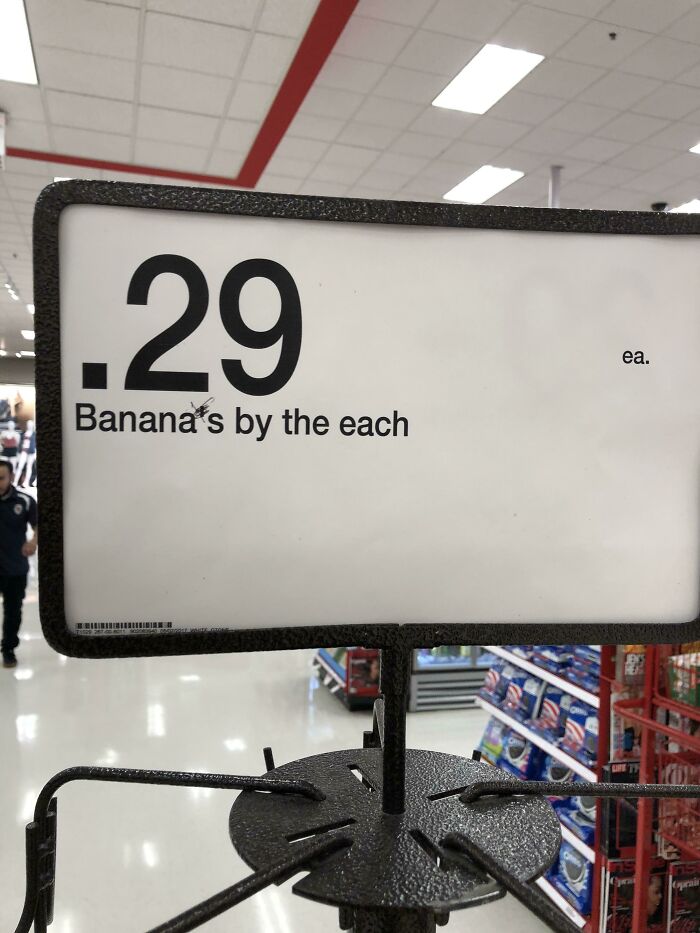 Price sign showing bananas sold by the each at 29 cents, illustrating a company fail in social media marketing.