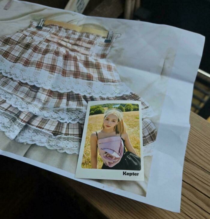 Photo of a plaid skirt with lace trim and a misplaced photo, illustrating wild Vinted posts in online selling.