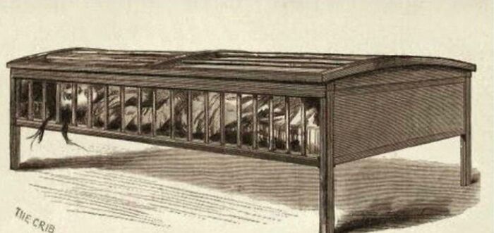 Cuna antigua de madera con barrotes en ilustración vintage, relacionada con eventos reales inquietantes compartidos en línea.