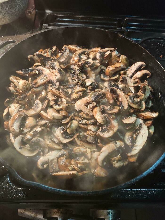 “Everybody Thinks You Got A Michelin Star”: 47 Fancy Cooking Techniques That Are Shockingly Easy