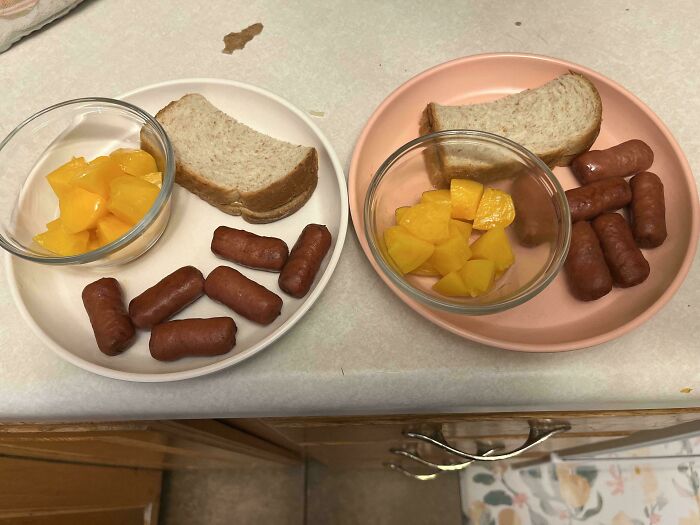 Two simple plates with bread, hot dogs, and fruit illustrating funny photos showing differences between moms and dads.