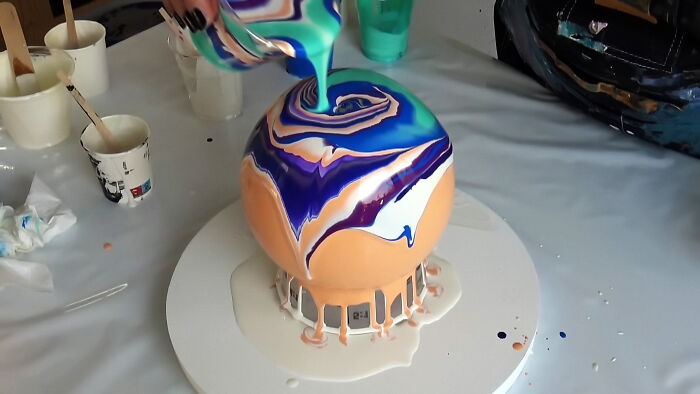 I Turn Any Vase Into Art, And Here Are My Fun & Easy Acrylic Pouring Ideas