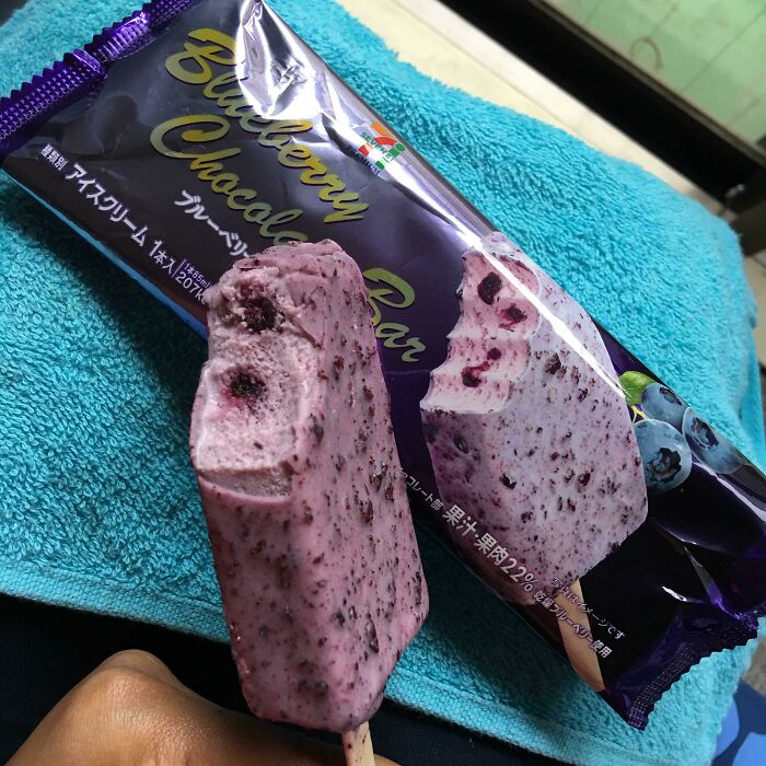 Blueberry chocolate bar ice cream on a stick that looks different from the packaging image, showcasing product discrepancy.