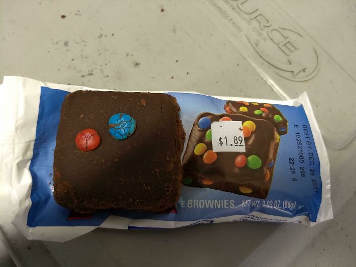 Brownie purchased based on picture shows two colorful candies on top, but actual product has only two c*****d candies.