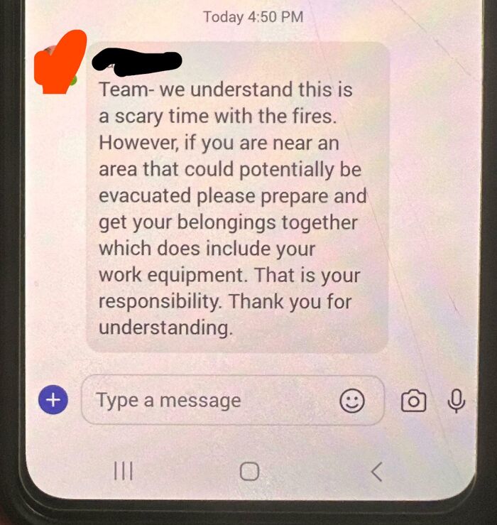 Screenshot of a boss's message about fire evacuation, telling employees to prepare their belongings including work equipment.