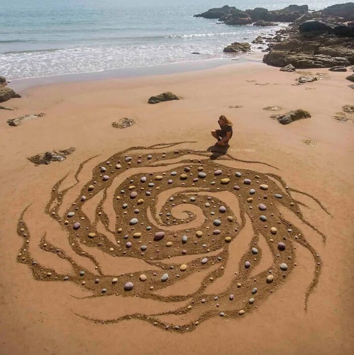Artist Jon Foreman creates hypnotic land art with spiraled patterns and stones on a Wales beach as part of sculpt the world series.