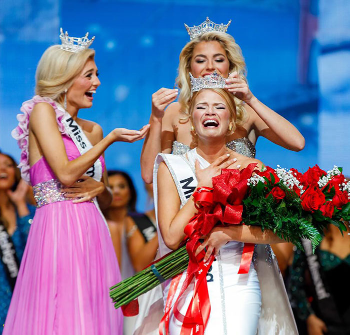 Newly crowned Miss America reacts emotionally during the crowning moment with roses and fellow contestants. Newly crowned Miss America reacts emotionally during the crowning moment with roses and fellow contestants.