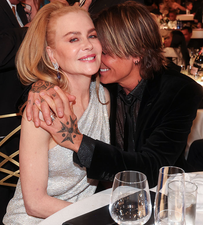 Nicole Kidman and Keith Urban embracing warmly at a formal event, highlighting clues of their split revealed by experts.