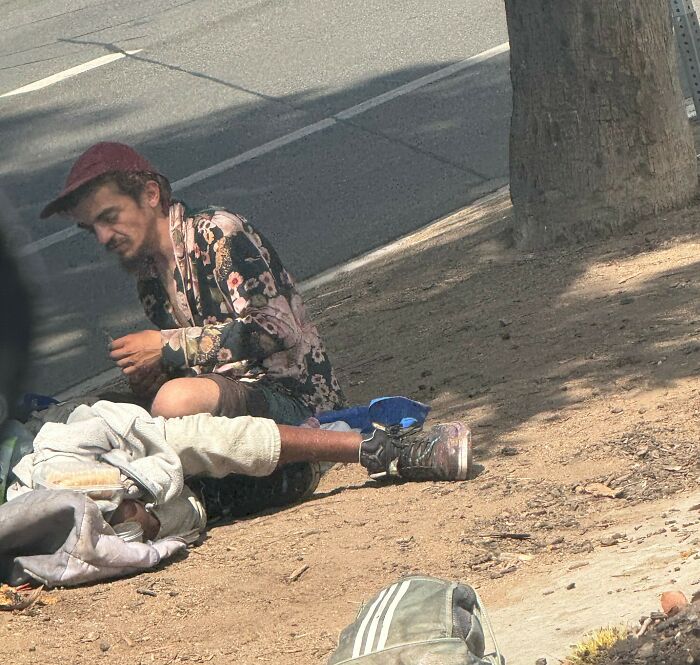 Former Nickelodeon child star seen living homeless on a sidewalk, wearing a patterned shirt and a red cap. Former Nickelodeon child star seen living homeless on a sidewalk, wearing a patterned shirt and a red cap.