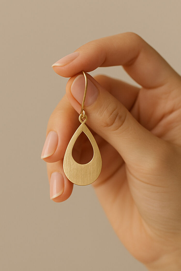 Hey Pandas, AITA For Refusing To Cover Full Rent After Someone Slept In My Room?