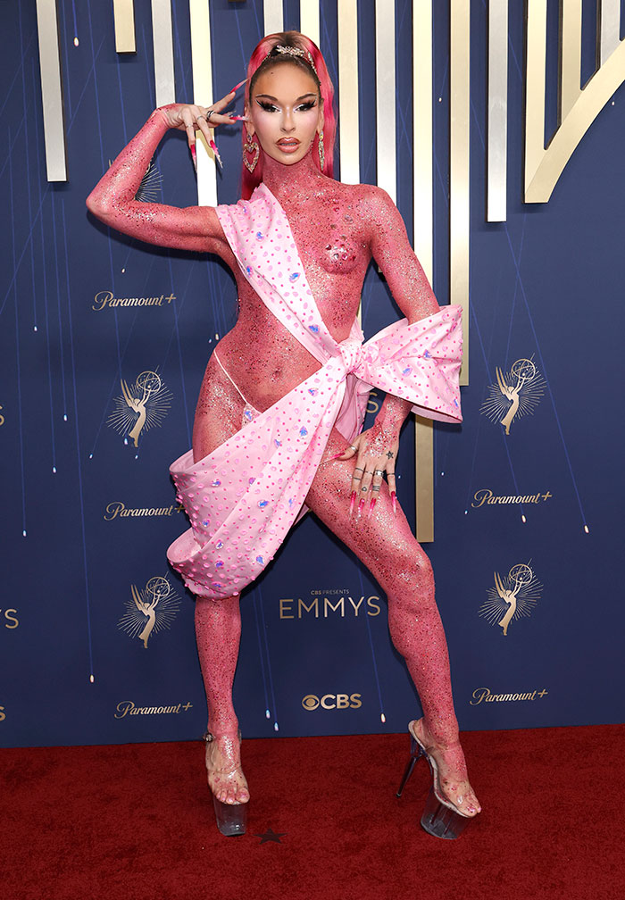 Fashion standout in glittery pink bodysuit and oversized bow on the red carpet at the 2025 Emmys fashion highlights.