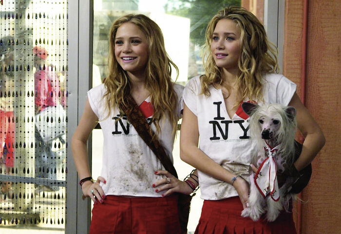 Mary-Kate and Ashley Olsen at NYFW, showing bold fashion choices and stunning fans with their unrecognizable looks. Mary-Kate and Ashley Olsen at NYFW, showing bold fashion choices and stunning fans with their unrecognizable looks.