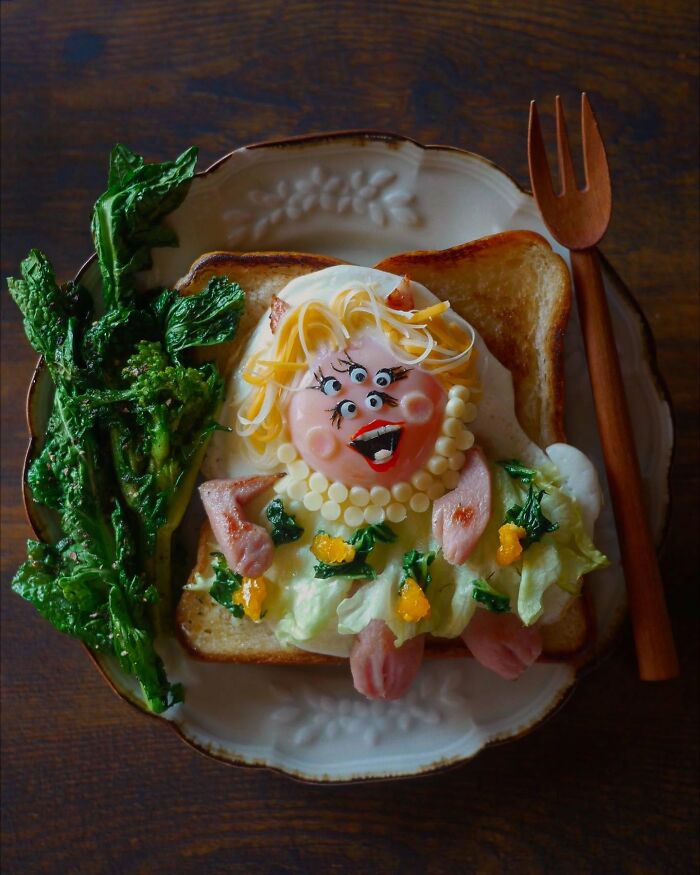 Creative meal for kids by Japanese mom featuring a fun character made from toast, eggs, vegetables, and cheese on a plate.