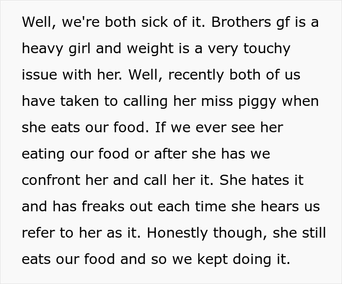 Alt text: Text about woman sick of bro&rsquo;s girlfriend eating food and calling her Miss Piggy sparking drama over food theft.