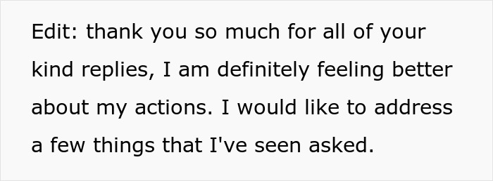 Text post discussing a flight attendant questioning if they were wrong not to offer a seatbelt extender immediately. Text post discussing a flight attendant questioning if they were wrong not to offer a seatbelt extender immediately.