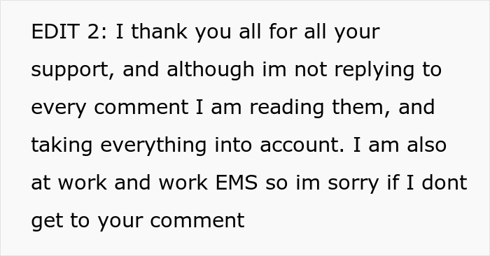 Text of a woman expressing gratitude while explaining she reads comments despite work, reflecting emotions in a private therapy context. Text of a woman expressing gratitude while explaining she reads comments despite work, reflecting emotions in a private therapy context.