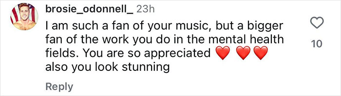 Fan comment praising a 51-year-old 90s star's toned body and fitness secrets shared with fans.