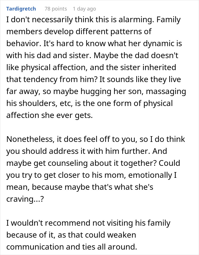 Commenter discussing boundaries and emotional dynamics around boyfriend being affectionate with his mom and relationship concerns.