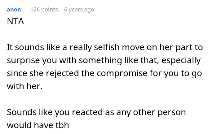 Screenshot of a comment discussing a woman planning a solo trip and the partner’s negative reaction five days before departure. Screenshot of a comment discussing a woman planning a solo trip and the partner’s negative reaction five days before departure.