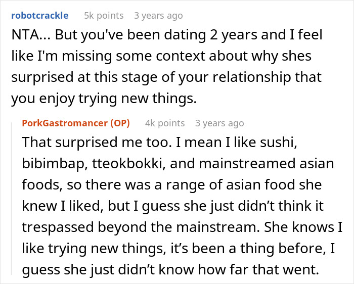 Screenshot of an online discussion forum where a user talks about ordering fried pork intestine and trying new foods.