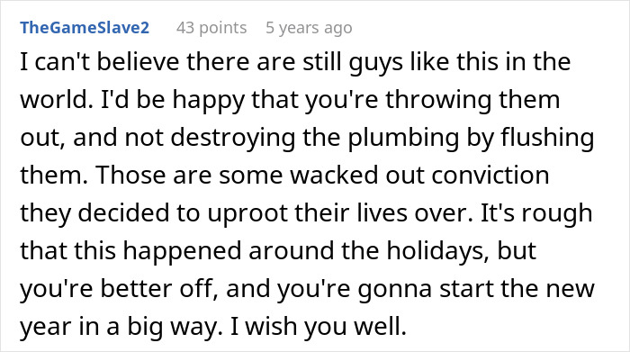 Screenshot of a forum comment supporting a woman dumping her boyfriend after being told her period is disgusting.