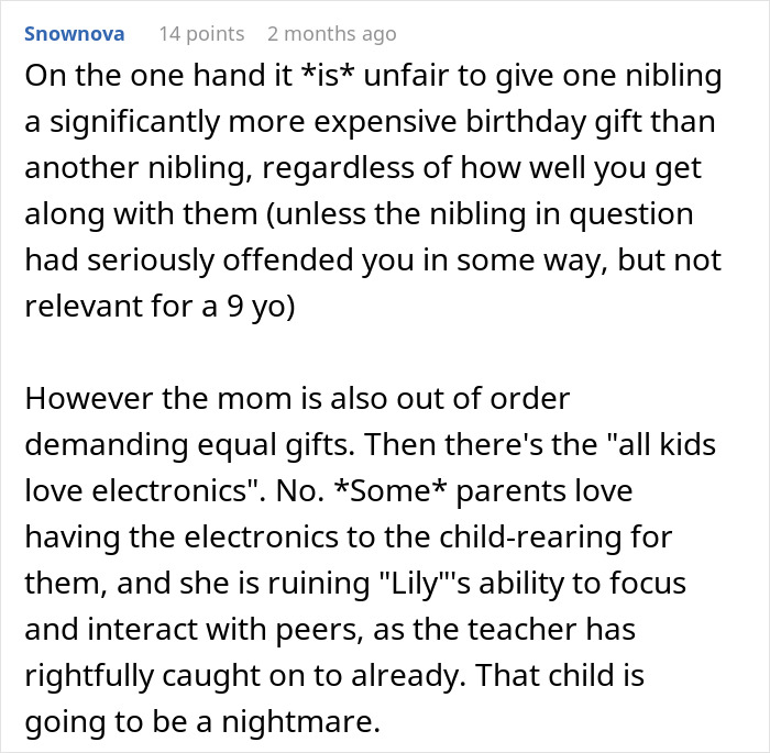 Text post discussing a sister accuse favoring nephew niece over birthday gifts and parenting concerns.