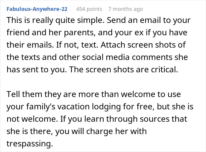 Text post from a user advising on handling holiday booking issues after harassment by a friend&rsquo;s brother&rsquo;s girlfriend.