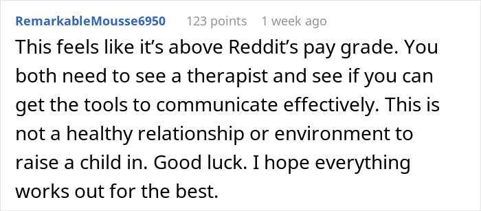 Reddit comment advising pregnant wife and husband to seek therapy for communication and healthy relationship.