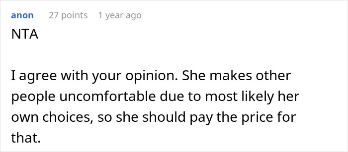 Screenshot of a comment agreeing that an obese friend should pay for extra seats on a flight to avoid discomfort.
