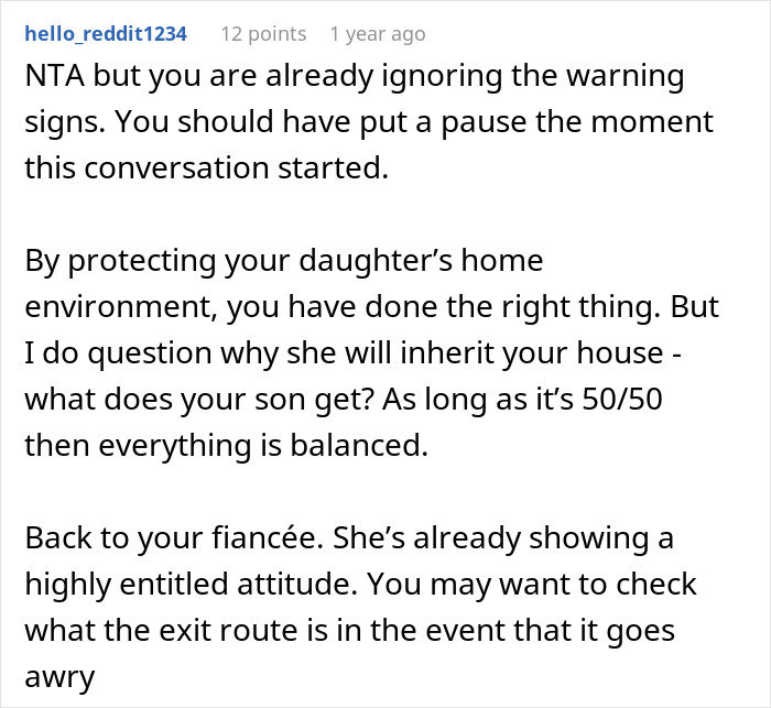 Reddit comment discussing a man defending his daughter&rsquo;s room and choosing her over his fianc&eacute;e.