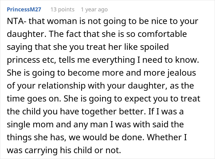 Screenshot of an online forum comment discussing a man defending his daughter&rsquo;s room from his fianc&eacute;e.