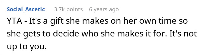 Screenshot of an online comment discussing a childfree woman upset about her MIL refusing to make a family quilt. Screenshot of an online comment discussing a childfree woman upset about her MIL refusing to make a family quilt.