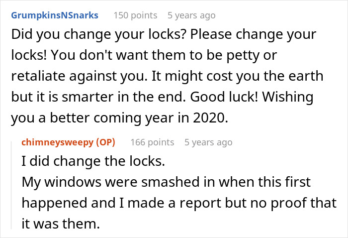 Screenshot of a Reddit conversation about changing locks after a breakup involving a woman discussing her period.