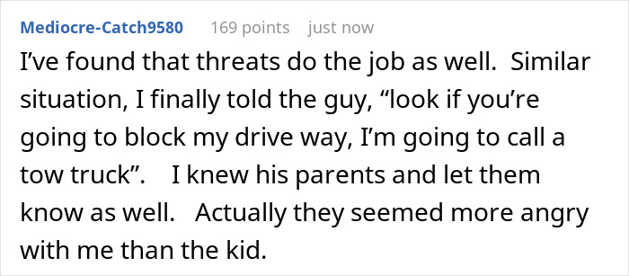 Text post showing a user describing telling a neighbor they will call a tow truck for blocking their driveway.