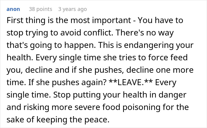 Text post warning about cheap MIL bullying son and girlfriend into eating spoiled food, risking health and food poisoning.