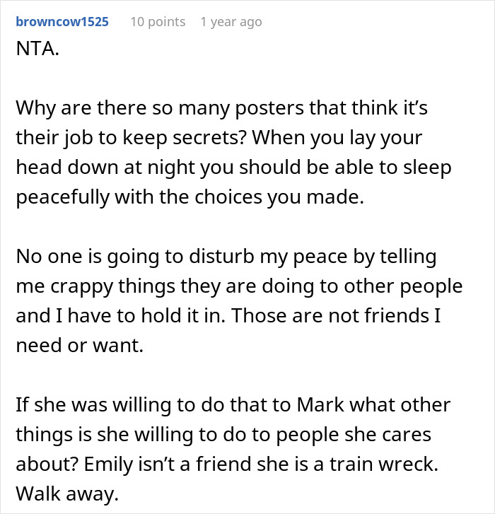 Reddit comment discussing the struggle of holding a heavy secret from a friend before a wedding.