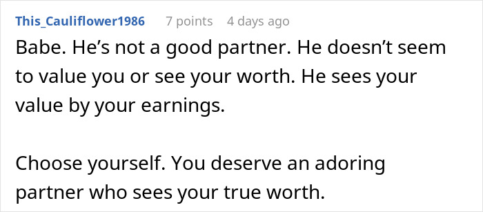 Comment discussing relationship issues about a man earning more than his girlfriend and revealing his red flags.