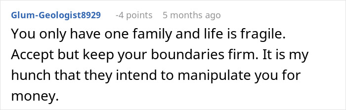 Comment discussing family boundaries and manipulation, related to mom hiding college acceptance letters from least favorite kid.