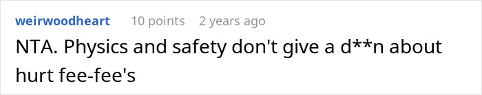 Screenshot of an online comment discussing a guy refusing to let his obese family fly in his plane, causing drama. Screenshot of an online comment discussing a guy refusing to let his obese family fly in his plane, causing drama.