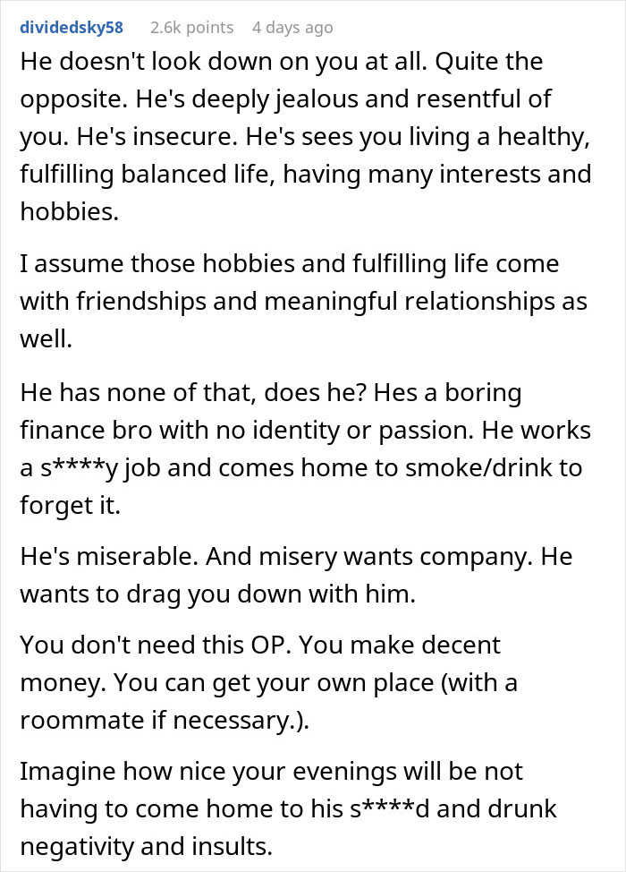Alt text: Screenshot of a detailed online comment discussing relationship red flags related to a man earning more than his girlfriend.