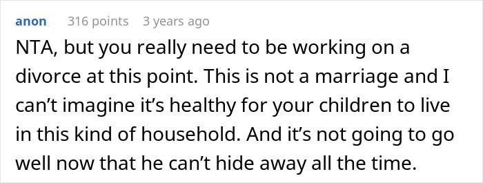 Comment from user advising divorce, highlighting issues with man cave and husband not working or helping in household.