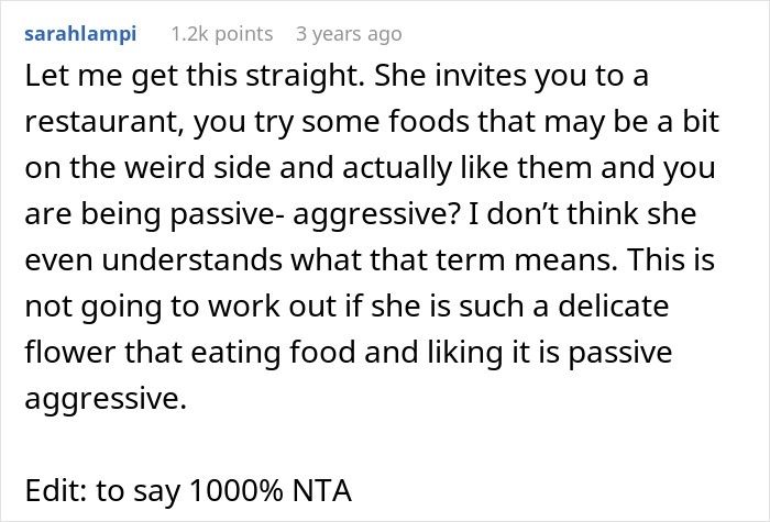 Text post discussing reactions to ordering fried pork intestine at a restaurant and addressing passive-aggressive behavior.