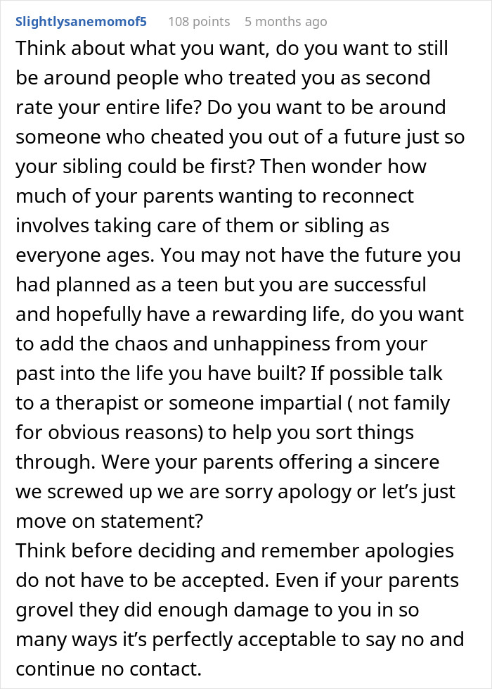 Screenshot of a Reddit comment discussing family dynamics and college acceptance letters hidden by a mom from a least favorite kid.